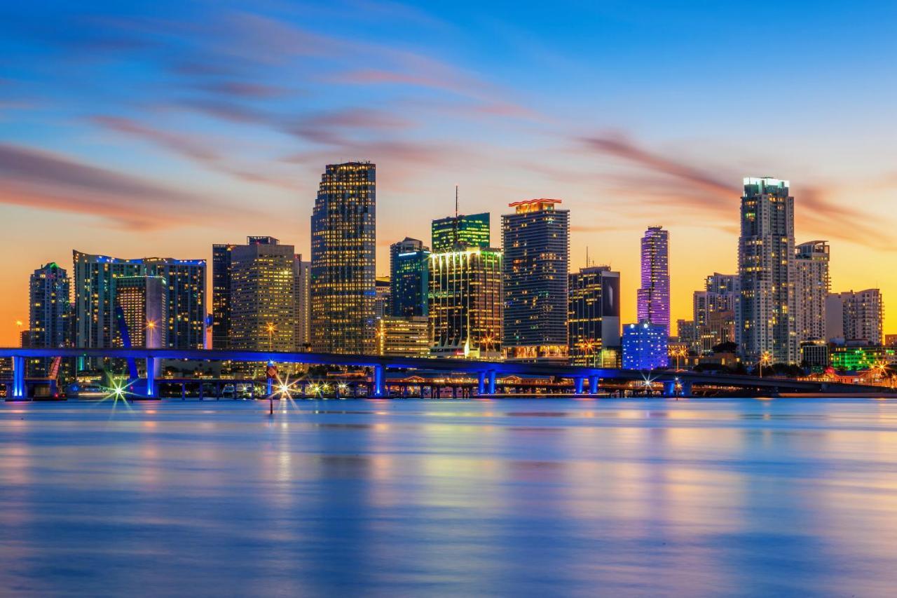 Enchanting Airport-Adjacent Apartment Miami Exterior photo